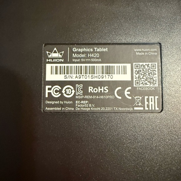 Black Drawing Tablet with Stylus and Glove - Picture 2 of 3